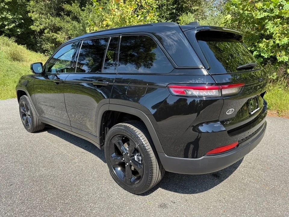 2025 Jeep WL Grand Cherokee - Image 9 of 21