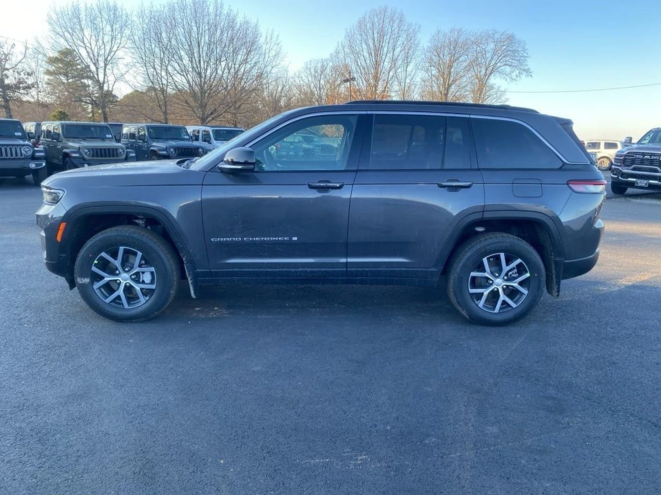 2025 Jeep WL Grand Cherokee - Image 8 of 12
