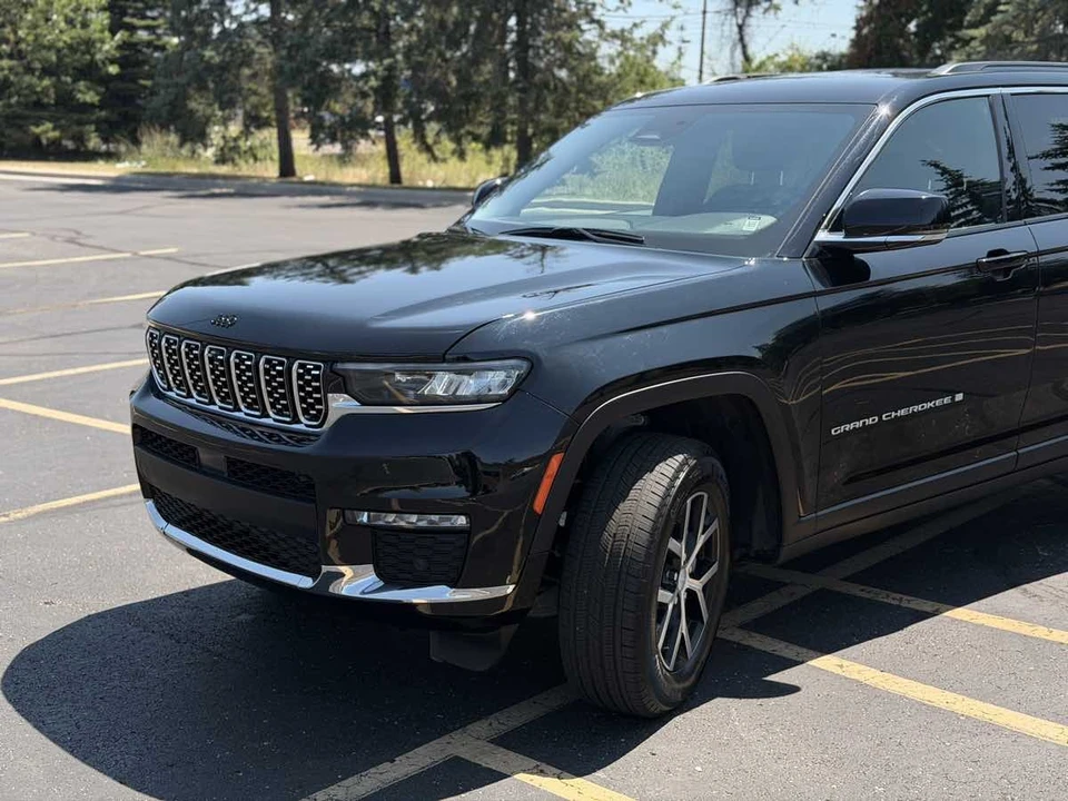2025 Jeep WL Grand Cherokee - Image 10 of 24