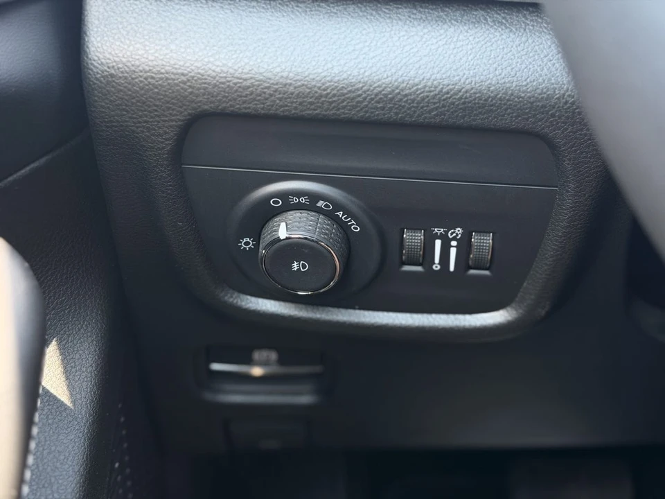 2025 Jeep WL Grand Cherokee - Image 18 of 24
