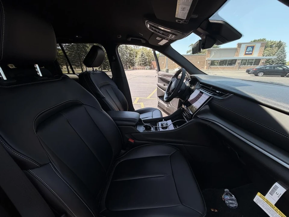 2025 Jeep WL Grand Cherokee - Image 15 of 24
