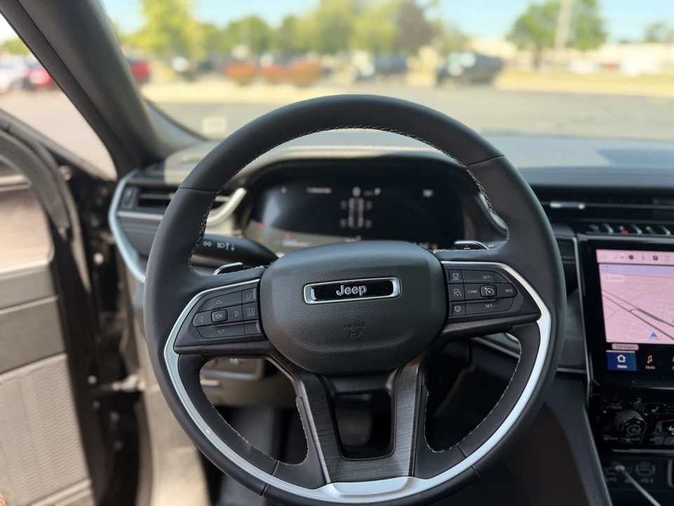 2025 Jeep WL Grand Cherokee - Image 16 of 24