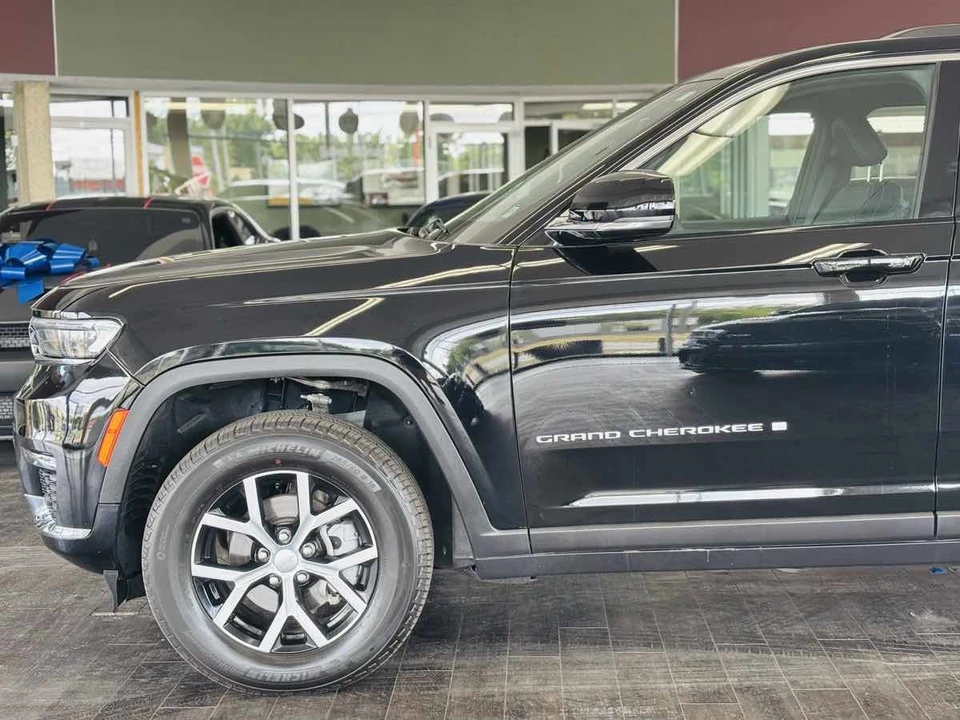 2025 Jeep WL Grand Cherokee - Image 16 of 31