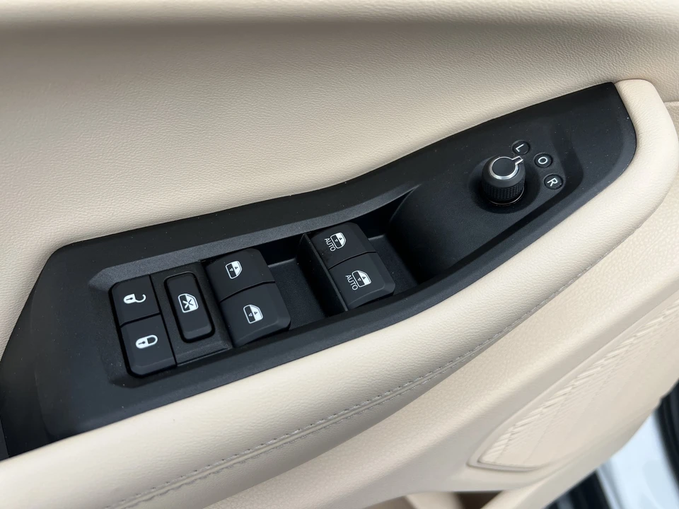 2025 Jeep WL Grand Cherokee - Image 17 of 31