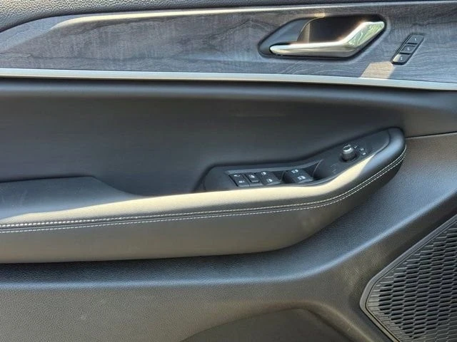 2025 Jeep WL Grand Cherokee - Image 11 of 12