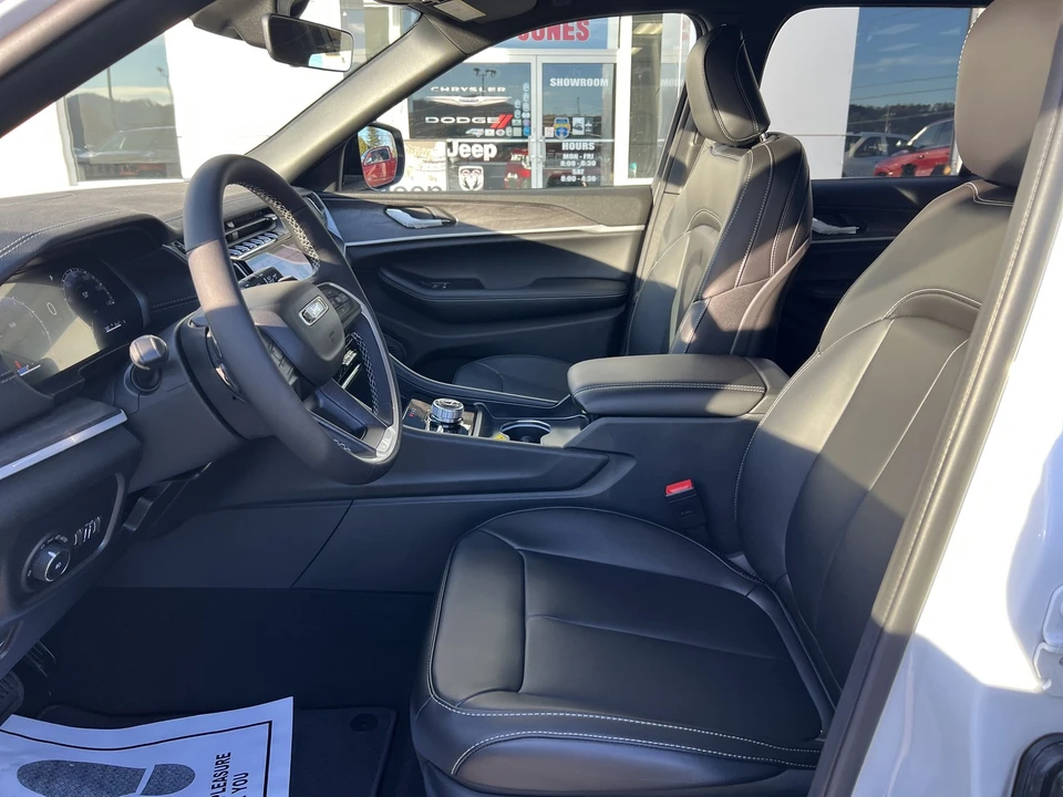 2025 Jeep WL Grand Cherokee - Image 17 of 21