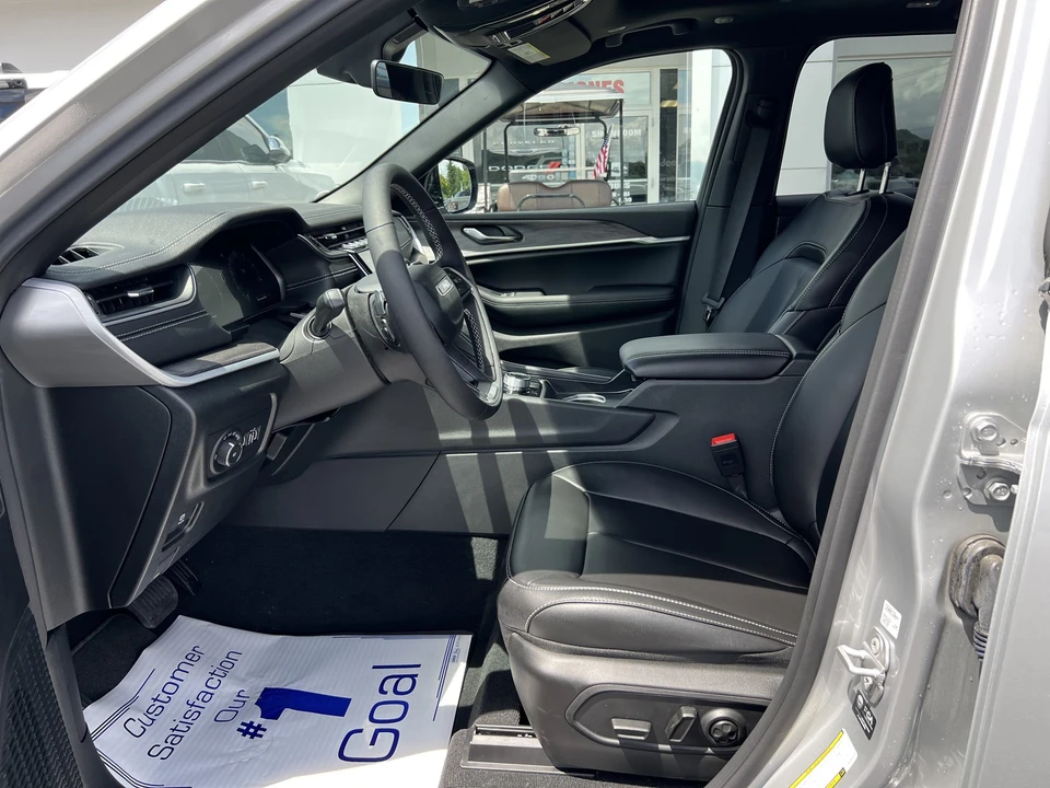 2025 Jeep WL Grand Cherokee - Image 18 of 31