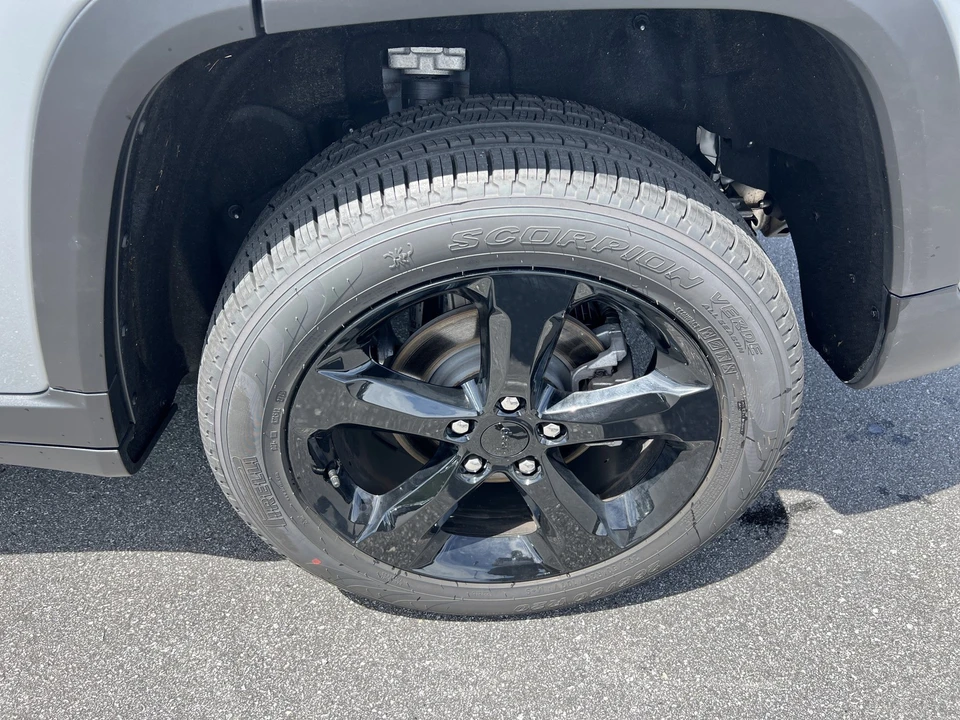 2025 Jeep WL Grand Cherokee - Image 12 of 31