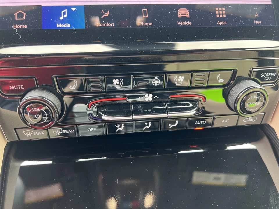 2025 Jeep WL Grand Cherokee - Image 24 of 31