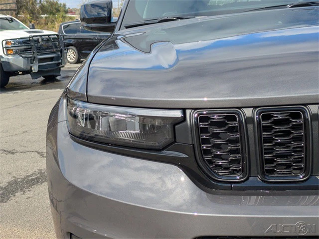 2025 Jeep WL Grand Cherokee - Image 10 of 12