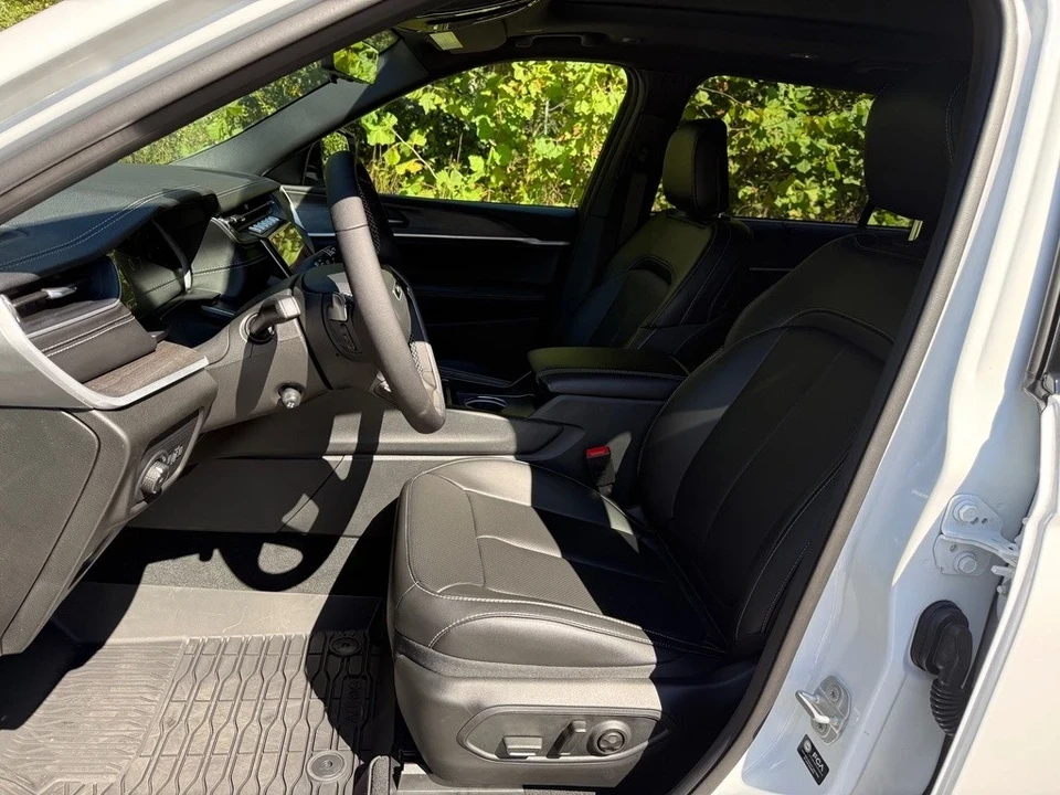 2025 Jeep WL Grand Cherokee - Image 12 of 21