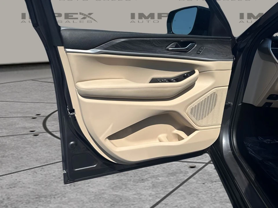 2025 Jeep WL Grand Cherokee - Image 23 of 31