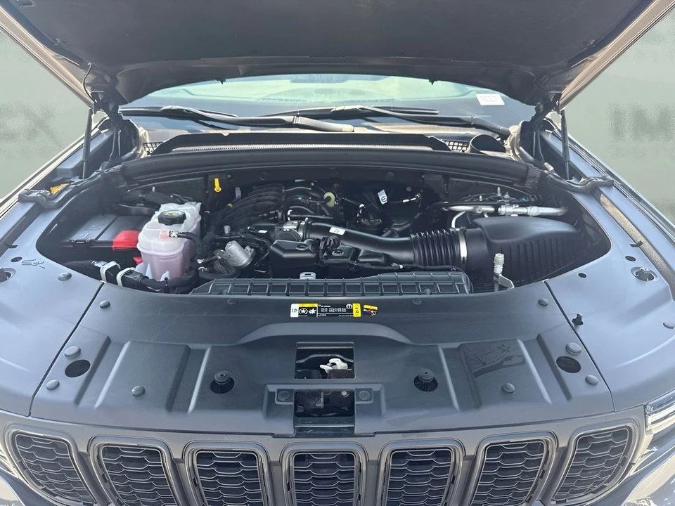 2025 Jeep WL Grand Cherokee - Image 27 of 31