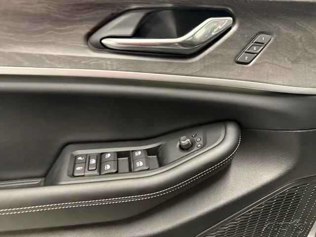 2025 Jeep WL Grand Cherokee - Image 11 of 12