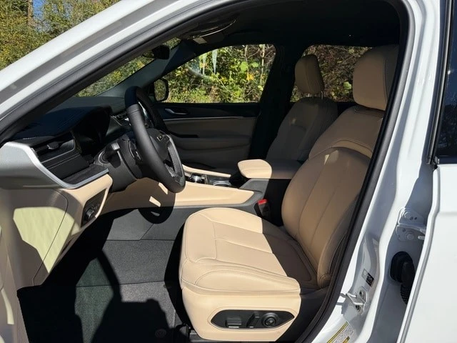 2025 Jeep WL Grand Cherokee - Image 12 of 21