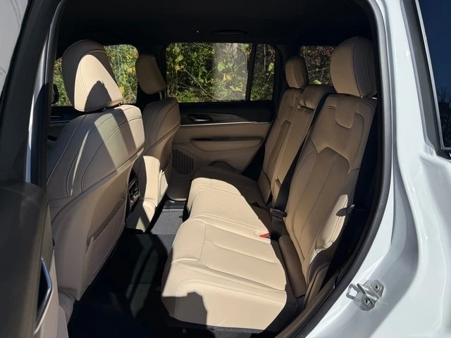 2025 Jeep WL Grand Cherokee - Image 16 of 21