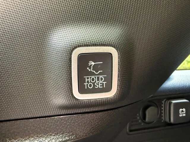 2025 Jeep WL Grand Cherokee - Image 19 of 21