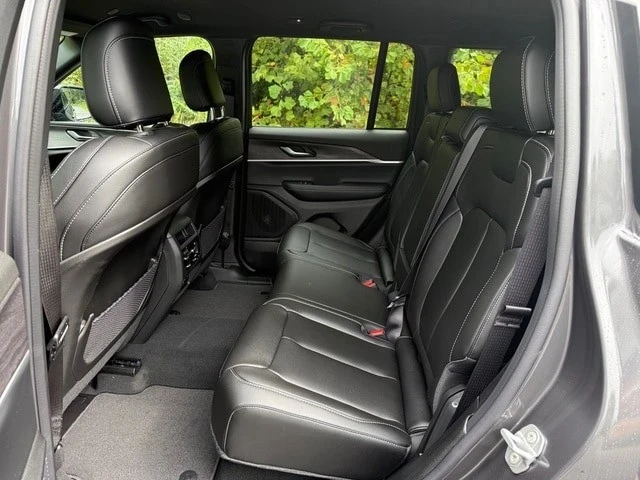 2025 Jeep WL Grand Cherokee - Image 16 of 21
