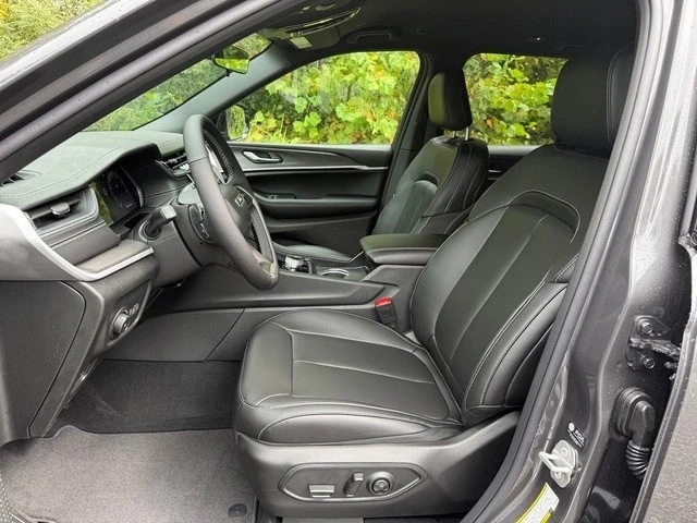 2025 Jeep WL Grand Cherokee - Image 12 of 21