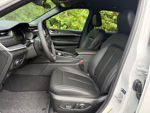 2025 Jeep WL Grand Cherokee - Image 12 of 21