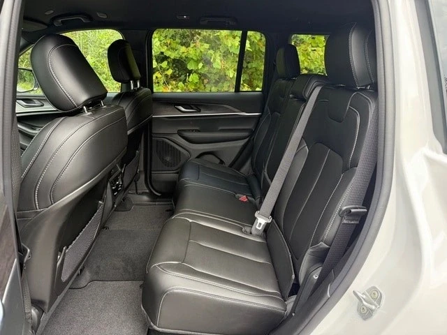 2025 Jeep WL Grand Cherokee - Image 16 of 21
