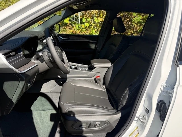 2025 Jeep KL Cherokee - Image 12 of 21