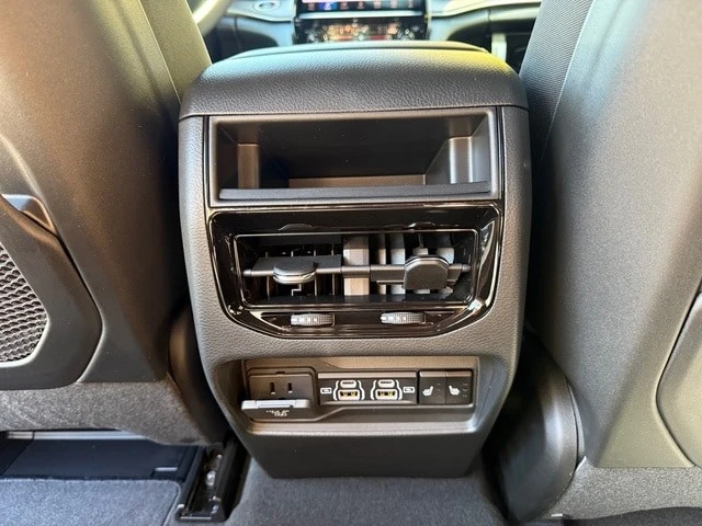 2025 Jeep KL Cherokee - Image 17 of 21