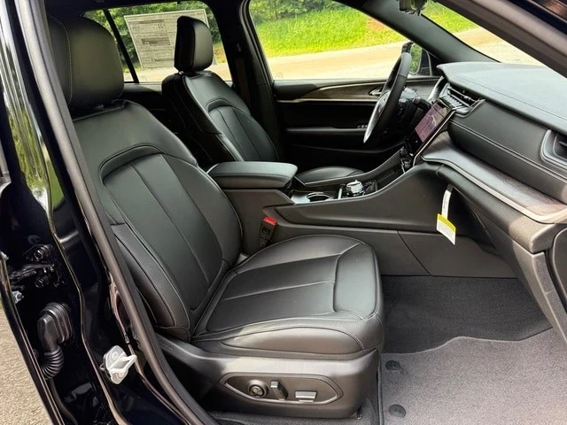 2025 Jeep WL Grand Cherokee - Image 21 of 21