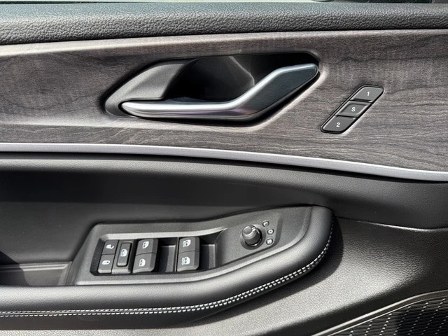2025 Jeep WL Grand Cherokee - Image 13 of 21