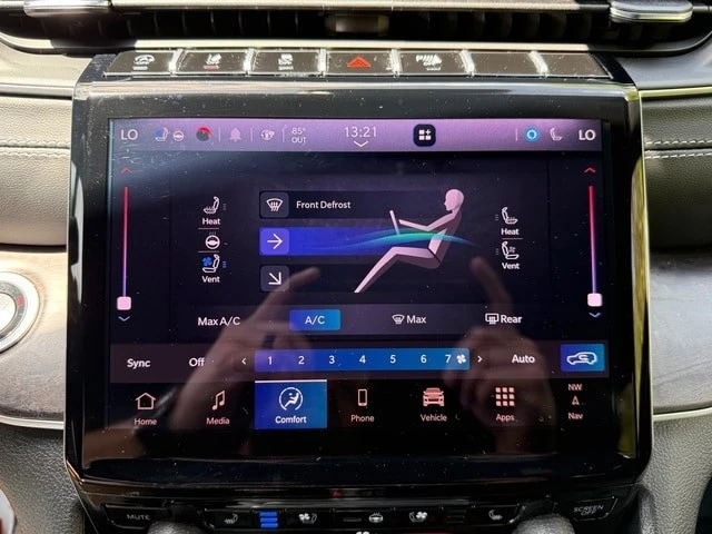 2025 Jeep WL Grand Cherokee - Image 24 of 31