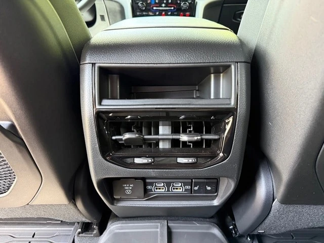 2025 Jeep WL Grand Cherokee - Image 16 of 31