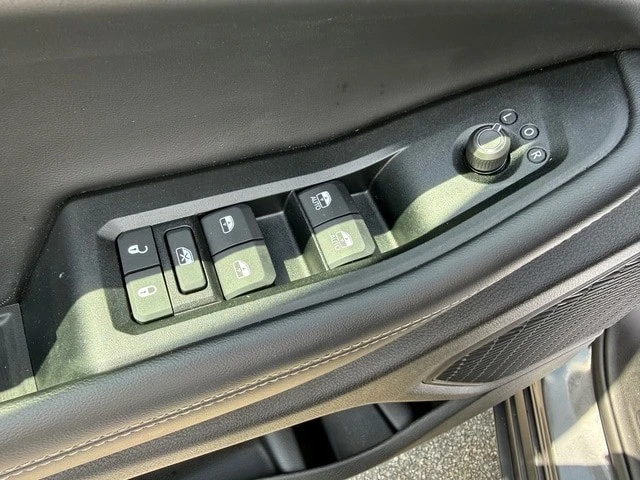 2025 Jeep WL Grand Cherokee - Image 13 of 31
