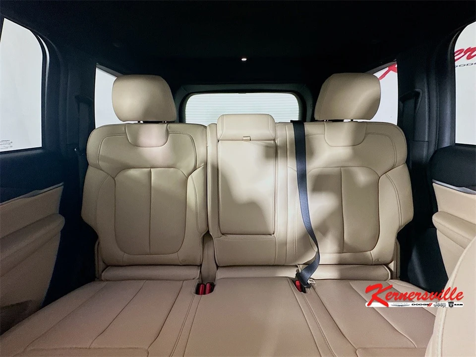 2025 Jeep WL Grand Cherokee - Image 10 of 12