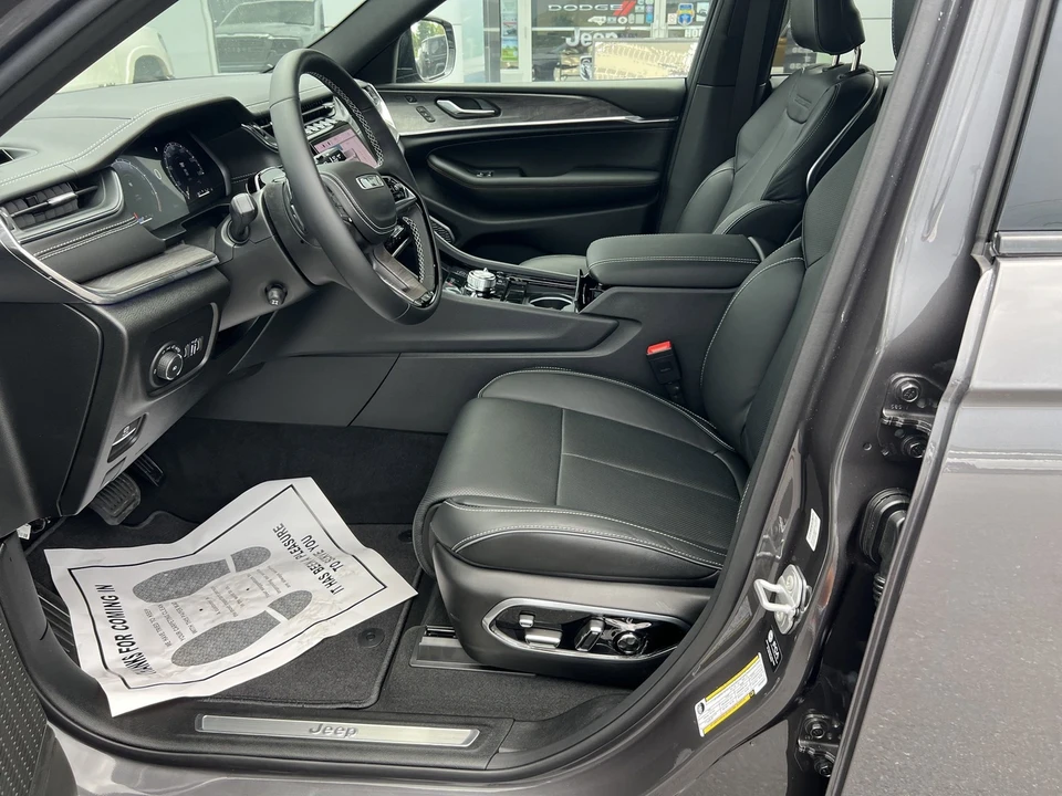 2025 Jeep WL Grand Cherokee - Image 16 of 21