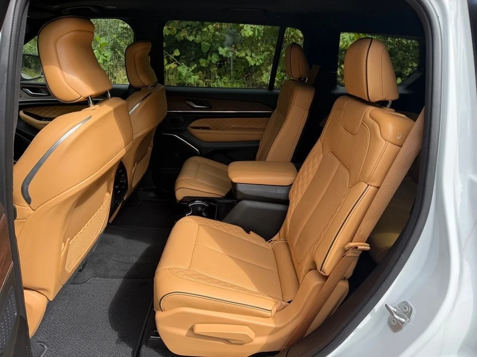 2025 Jeep WL Grand Cherokee - Image 16 of 21