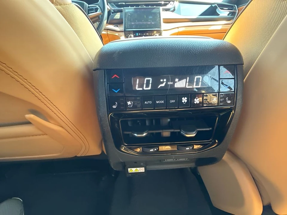 2025 Jeep WL Grand Cherokee - Image 12 of 31