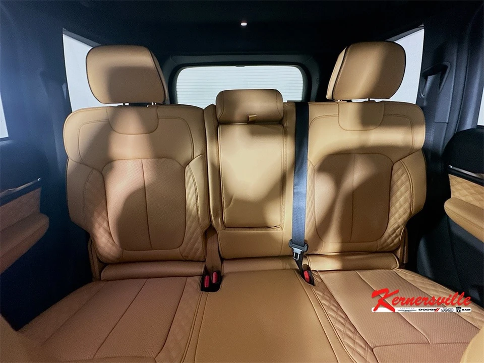 2025 Jeep WL Grand Cherokee - Image 10 of 12
