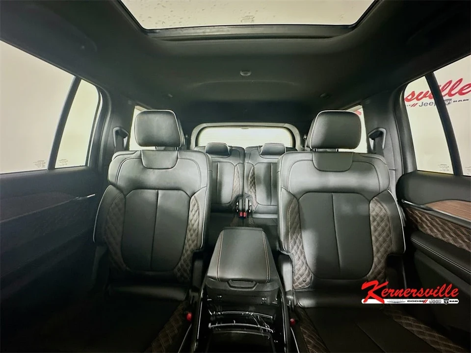 2025 Jeep WL Grand Cherokee - Image 10 of 21