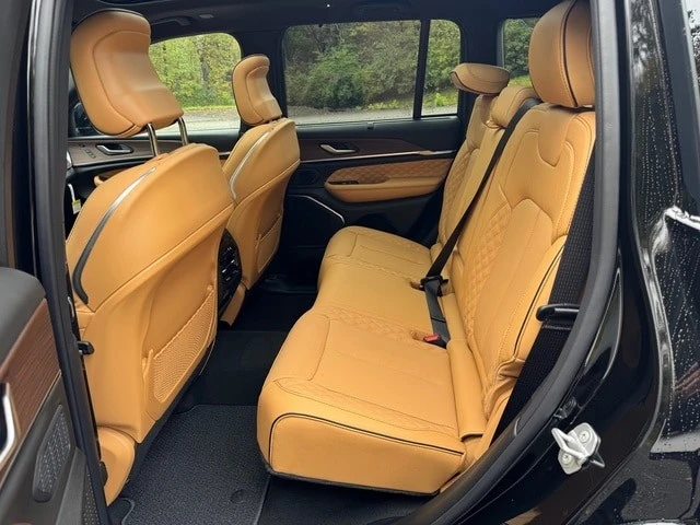 2025 Jeep WL Grand Cherokee - Image 16 of 21