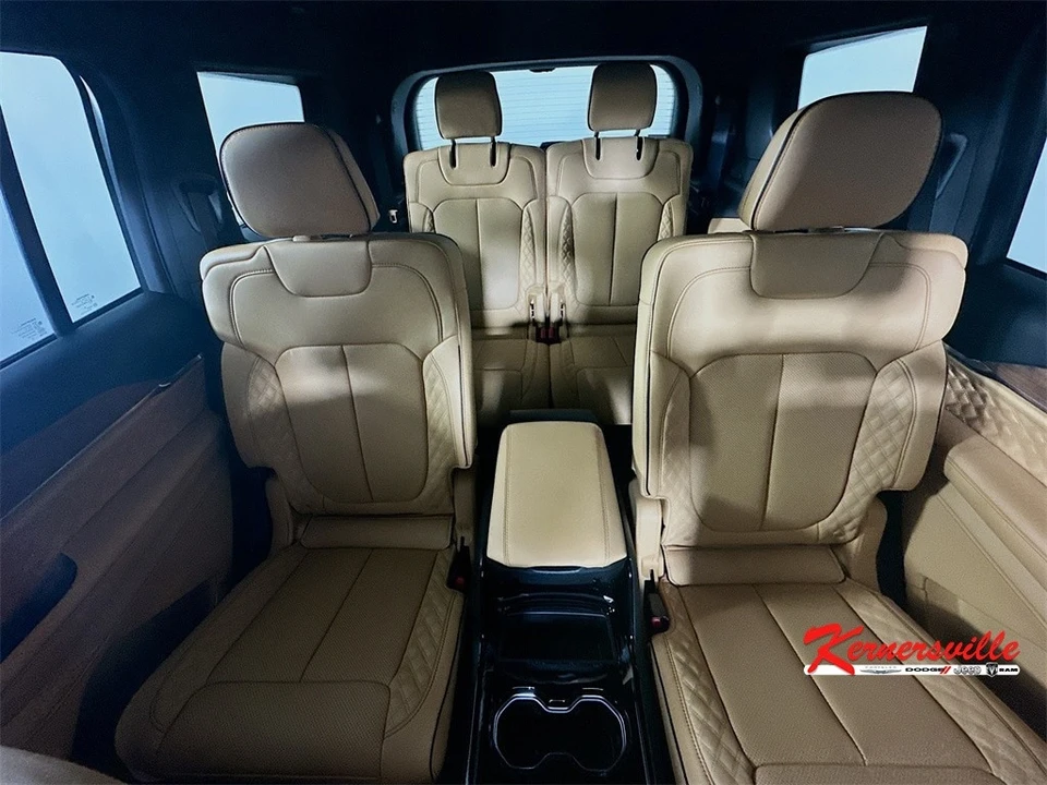 2025 Jeep WL Grand Cherokee - Image 10 of 21
