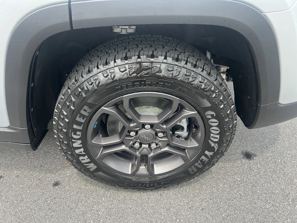 2025 Jeep WL Grand Cherokee - Image 14 of 31