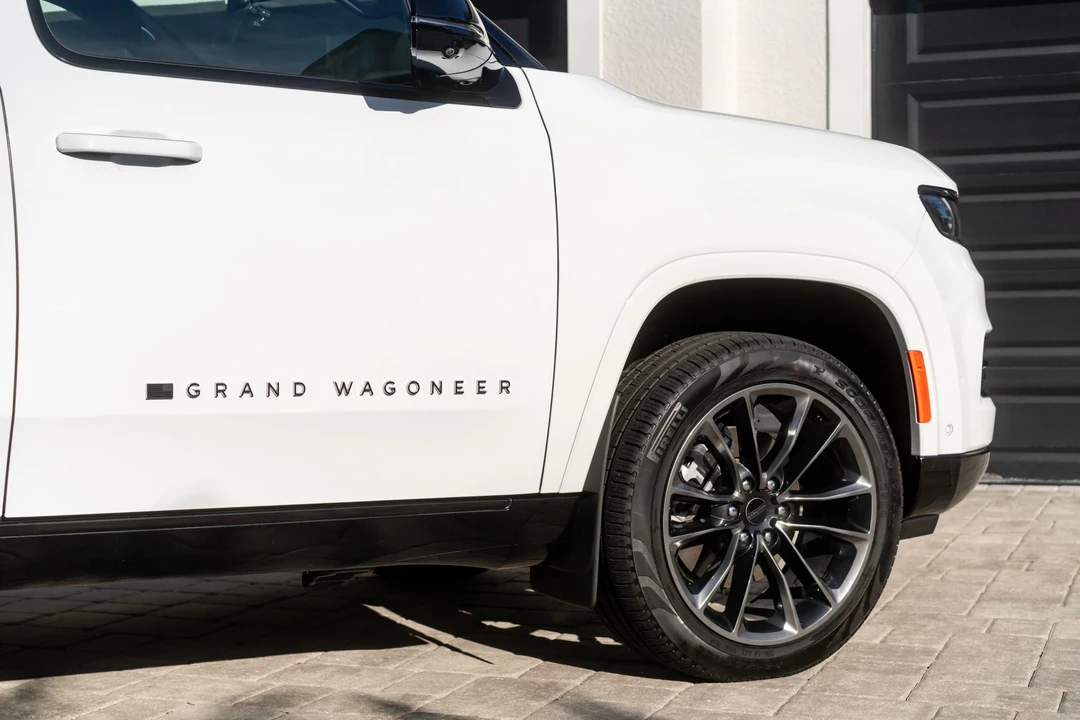 2025 Jeep WS Grand Wagoneer - Image 16 of 31