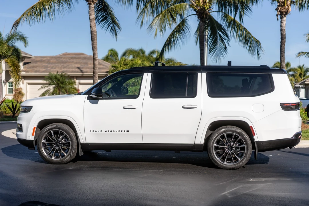 2025 Jeep WS Grand Wagoneer - Image 12 of 31