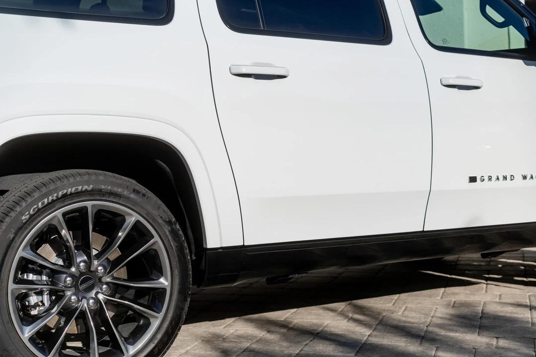 2025 Jeep WS Grand Wagoneer - Image 15 of 31