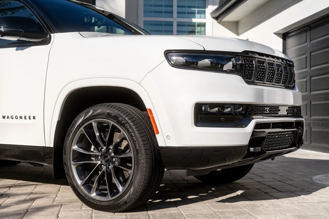2025 Jeep WS Grand Wagoneer - Image 17 of 31