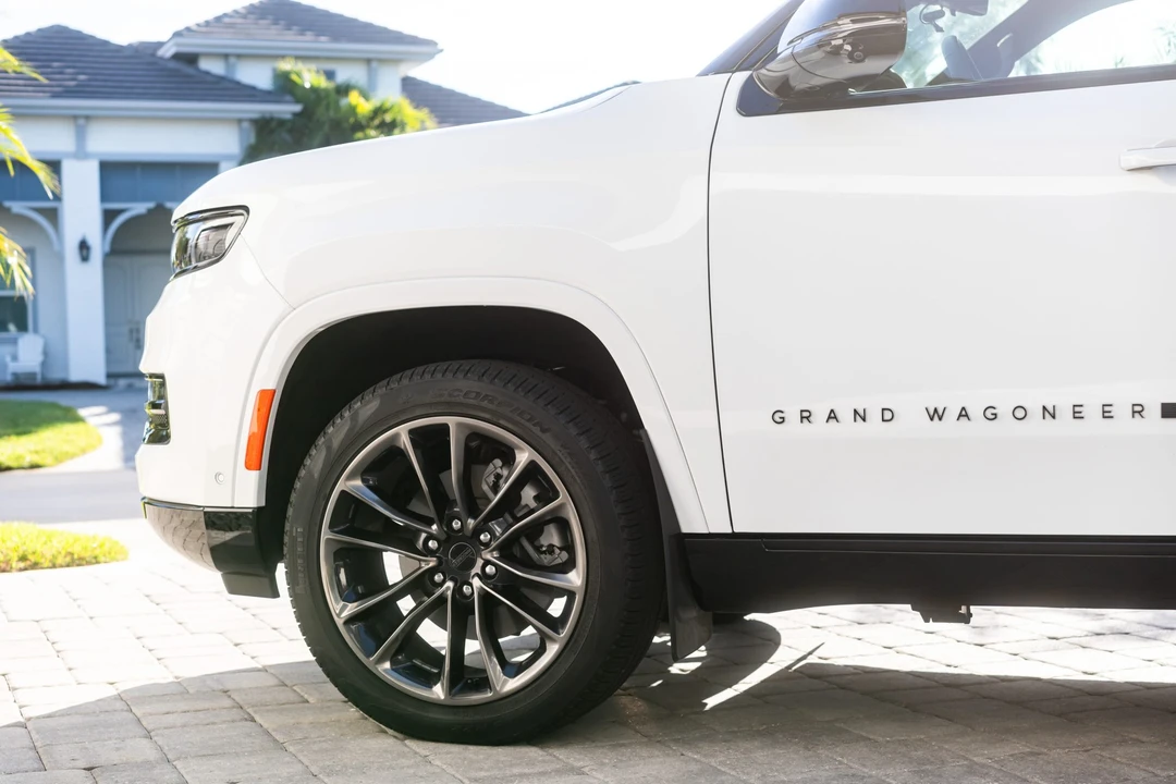 2025 Jeep WS Grand Wagoneer - Image 13 of 31