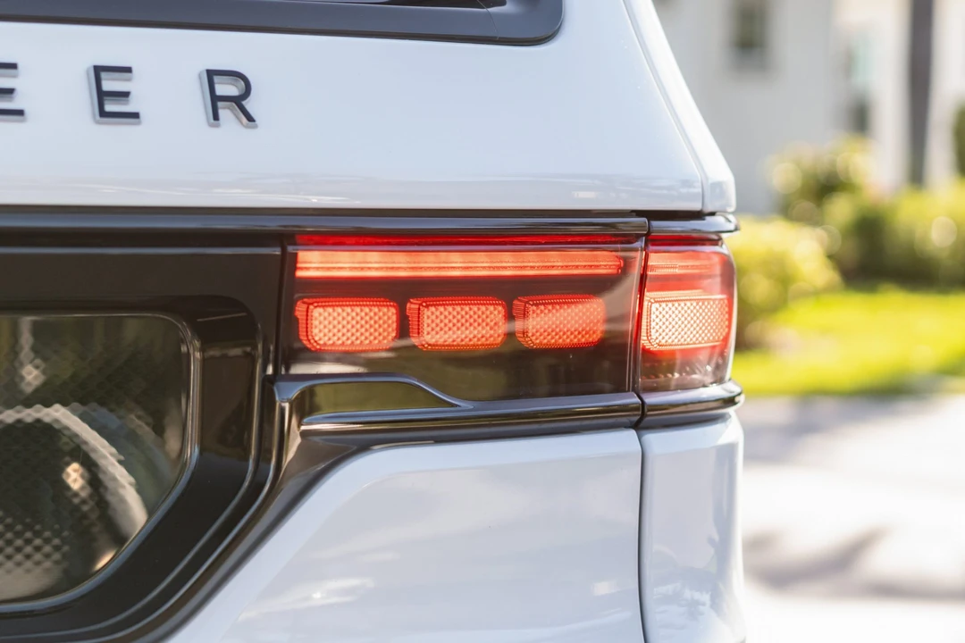 2025 Jeep WS Grand Wagoneer - Image 28 of 31