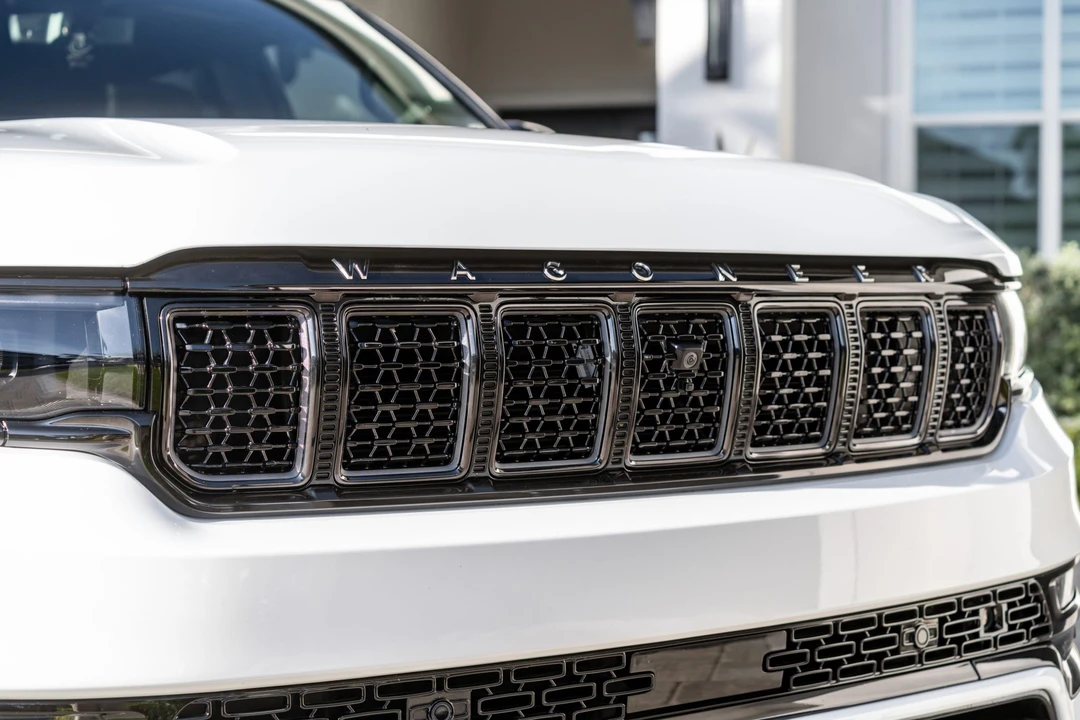 2025 Jeep WS Grand Wagoneer - Image 18 of 31