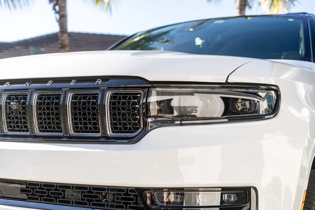 2025 Jeep WS Grand Wagoneer - Image 19 of 31