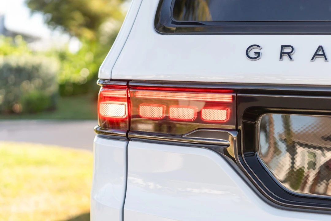 2025 Jeep WS Grand Wagoneer - Image 27 of 31